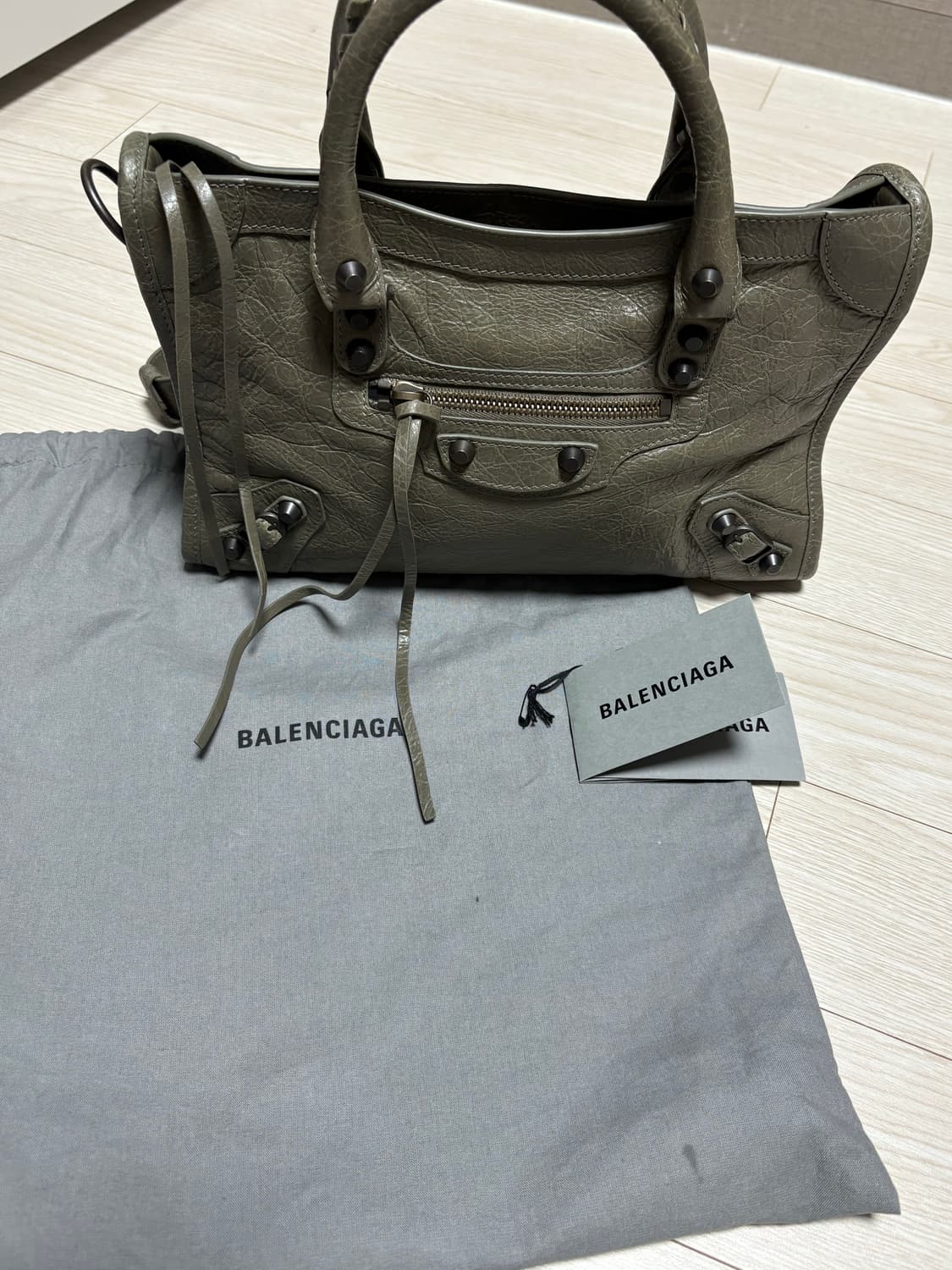 발렌시아가 르시티 스몰 아미 그린 상품이미지4