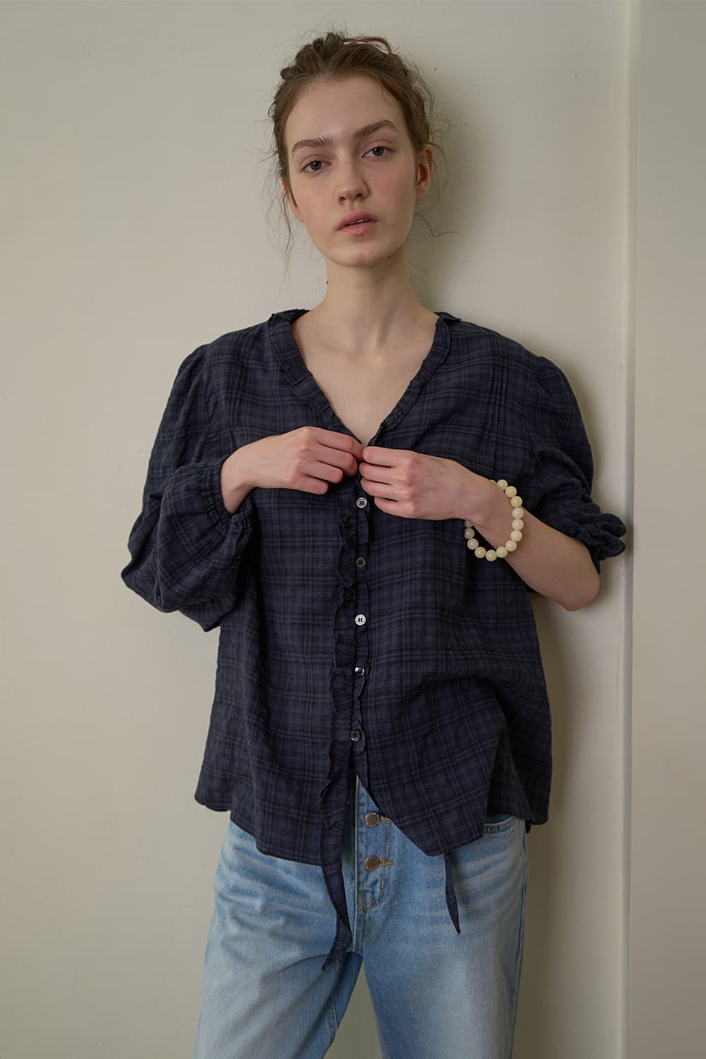 새상품) 위드아웃썸머 러플 셔링 블라우스 체크 상품이미지3