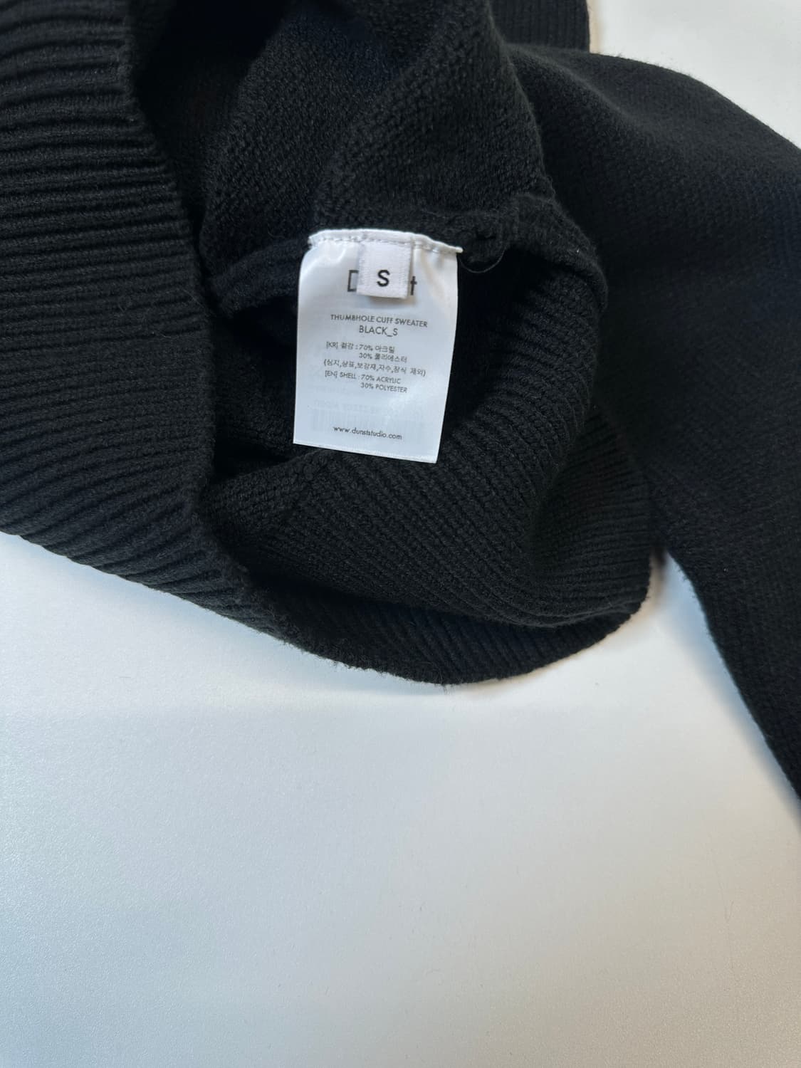 던스트 핑거홀 라운드니트  상품이미지4