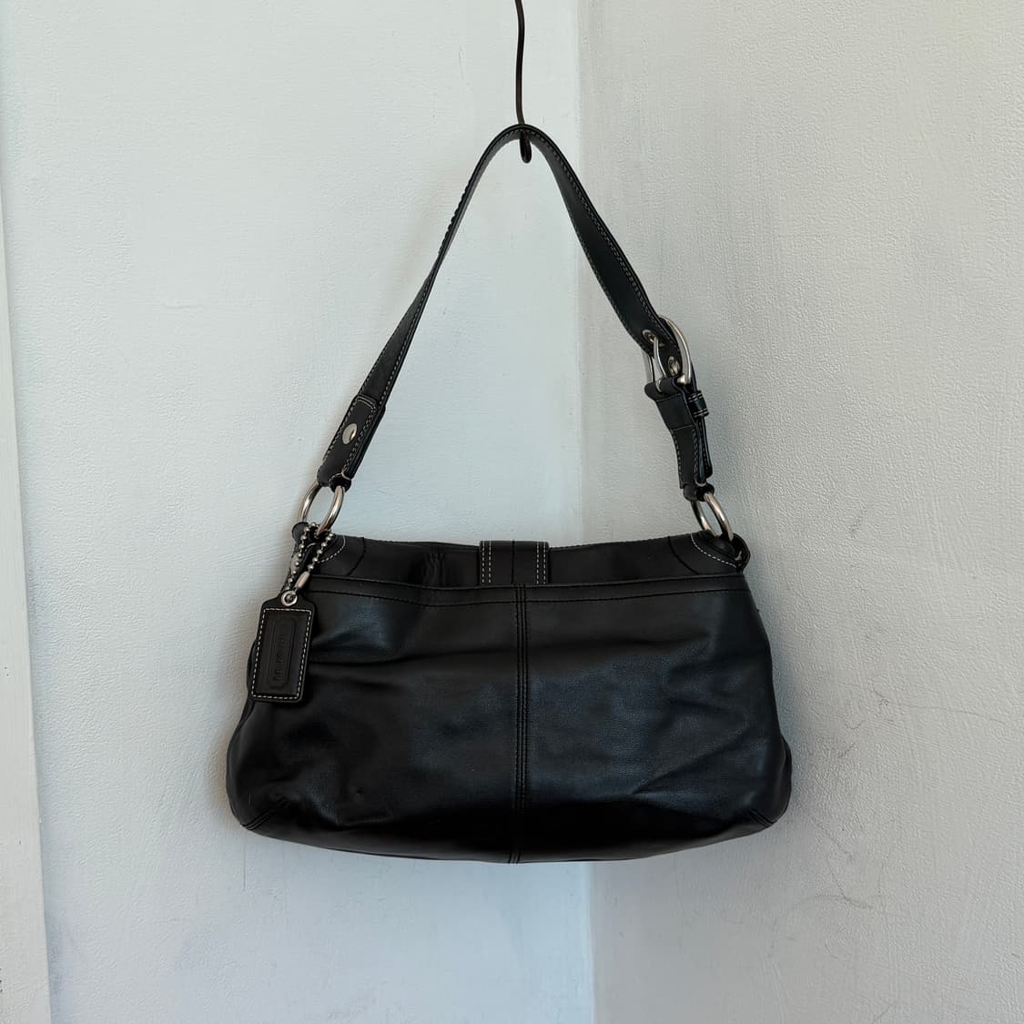 Coach leather buckle shoulder bag 상품이미지3