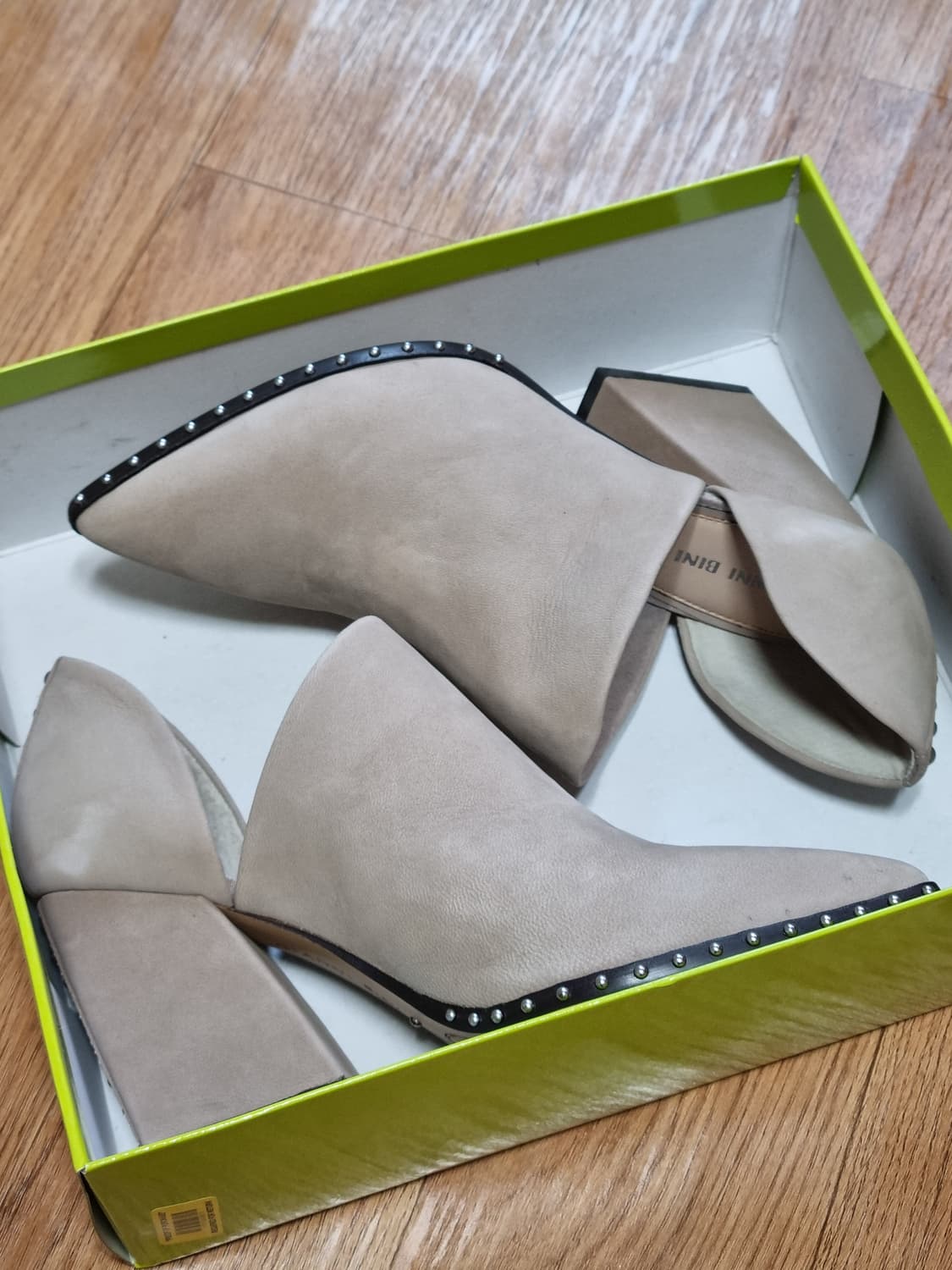 Gianni Bini Suede Western Heel 상품이미지1