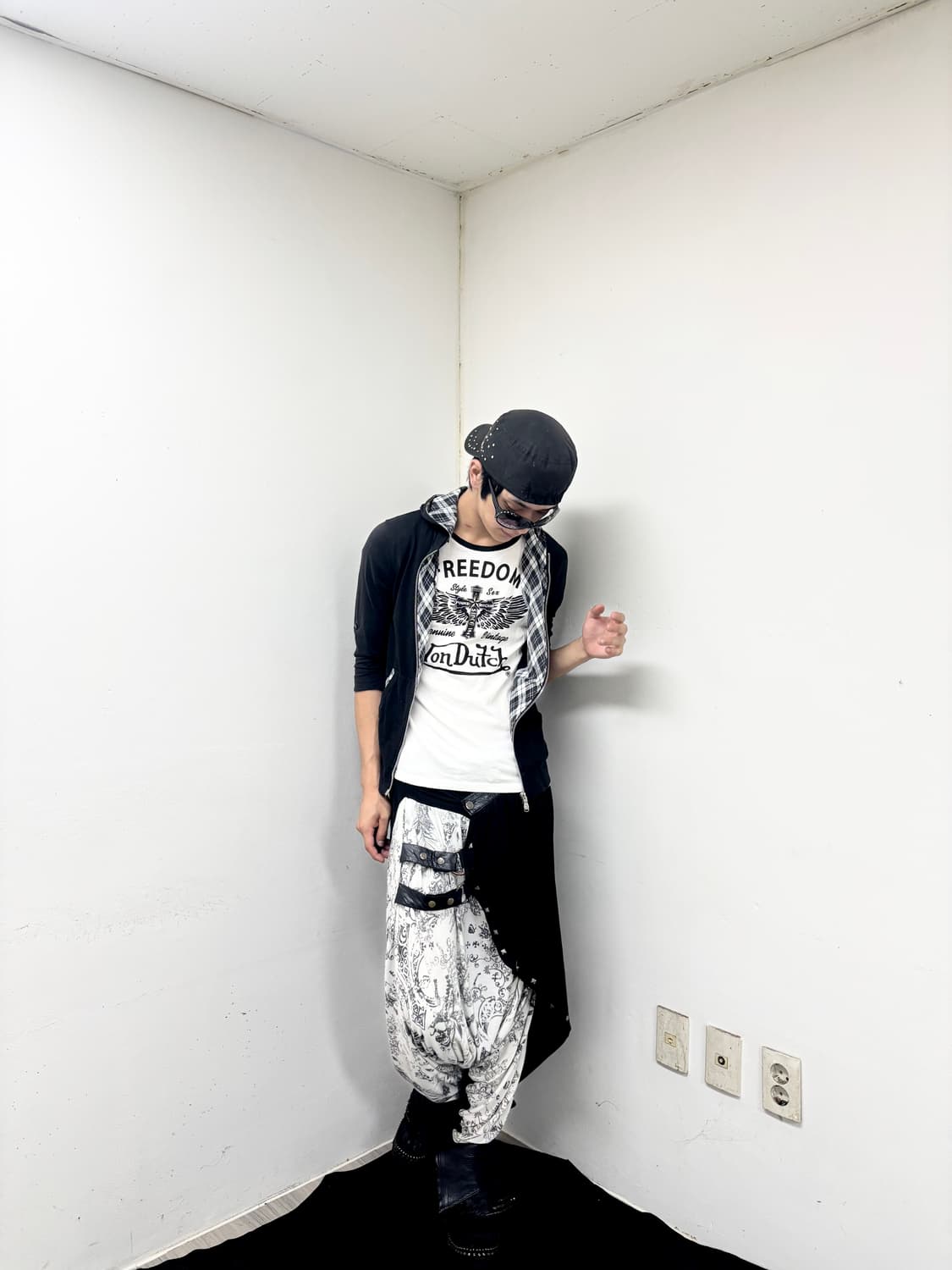 “Von Dutch” Y2K Cross Wings Print Tee 상품이미지8