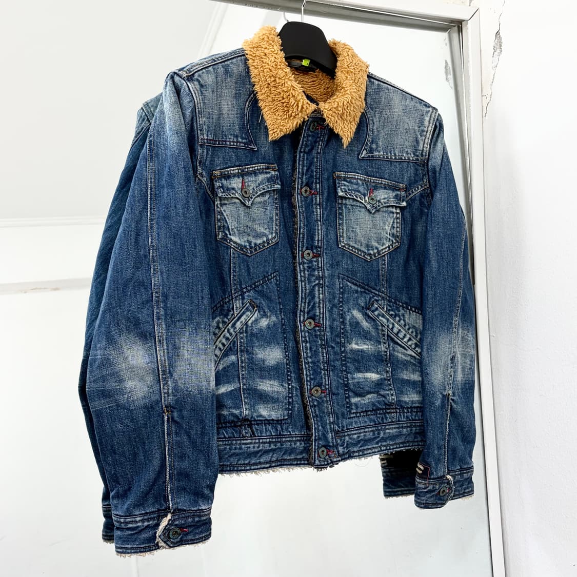 디젤 워시드 쉐르파 데님 자켓 상품이미지4