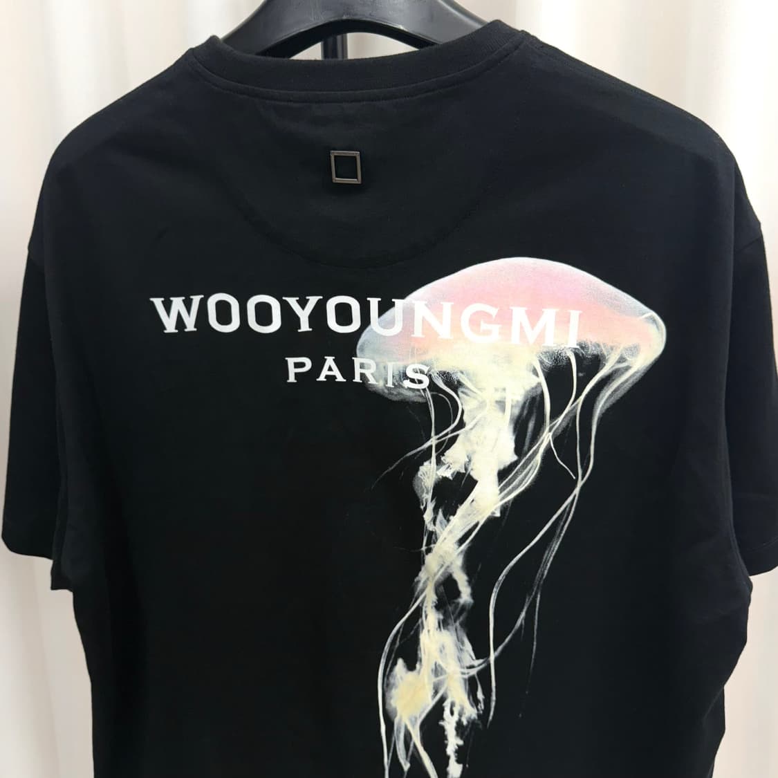 [48] 우영미 야광 젤리피쉬 백로고 반팔 블랙 상품이미지3