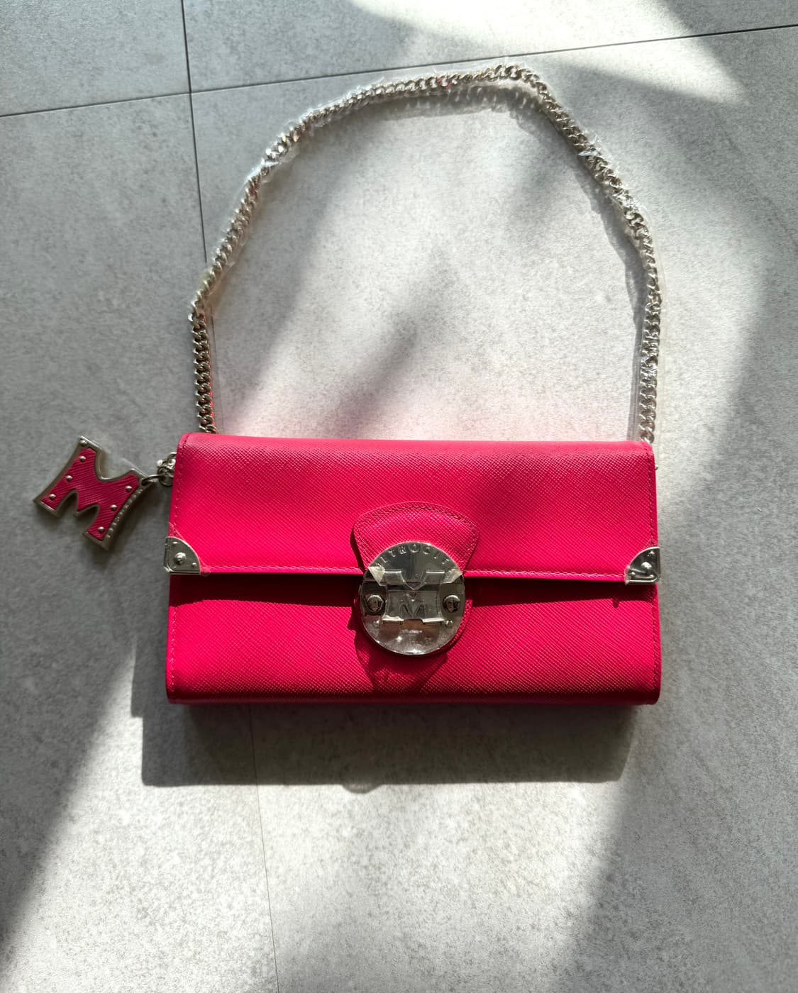 메트로시티 핫핑크 장지갑 체인 숄더백 상품이미지1