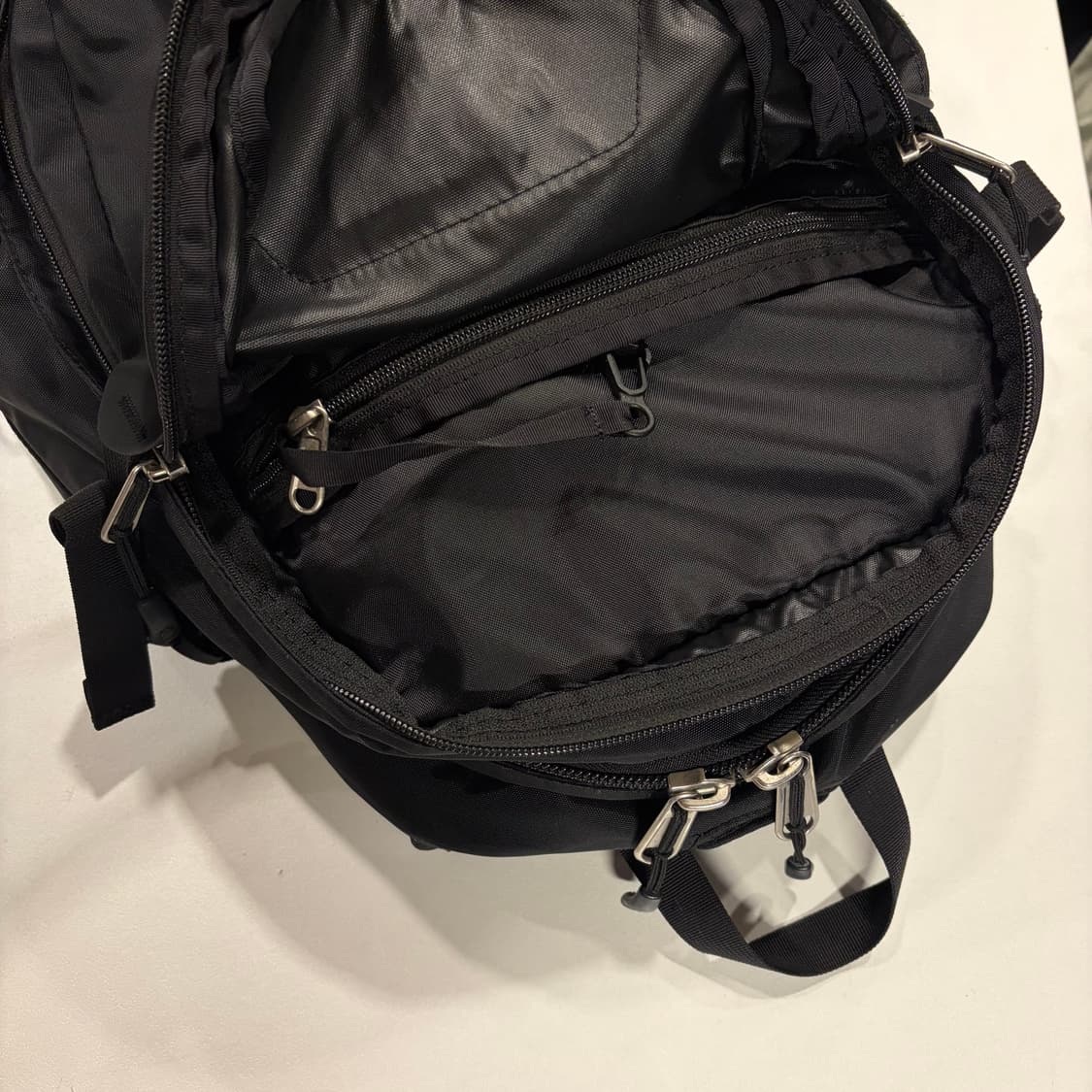 노스페이스 28L 핫샷 블랙 백팩 상품이미지7