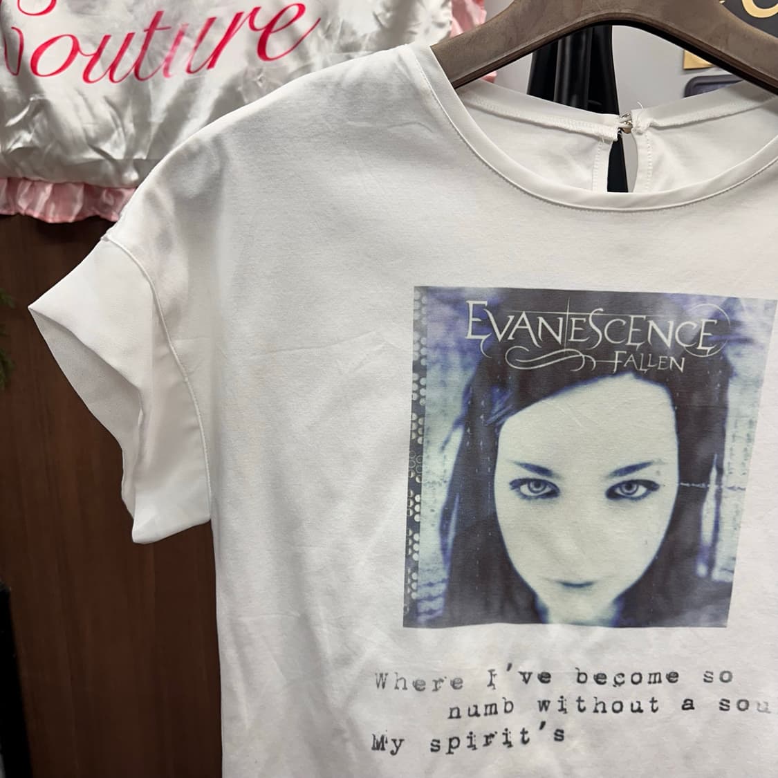 White Raglan Chiffon Sleeve Reprint T-Sh 상품이미지4