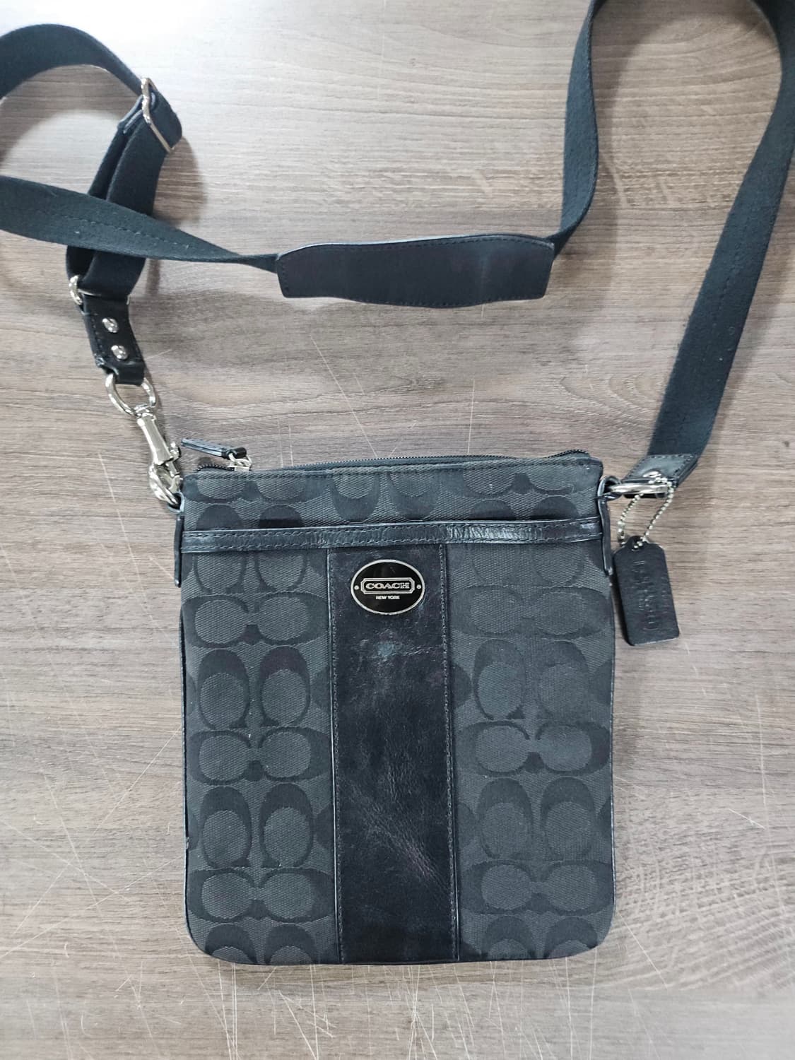 코치 시그니처 블랙 크로스백 상품이미지1