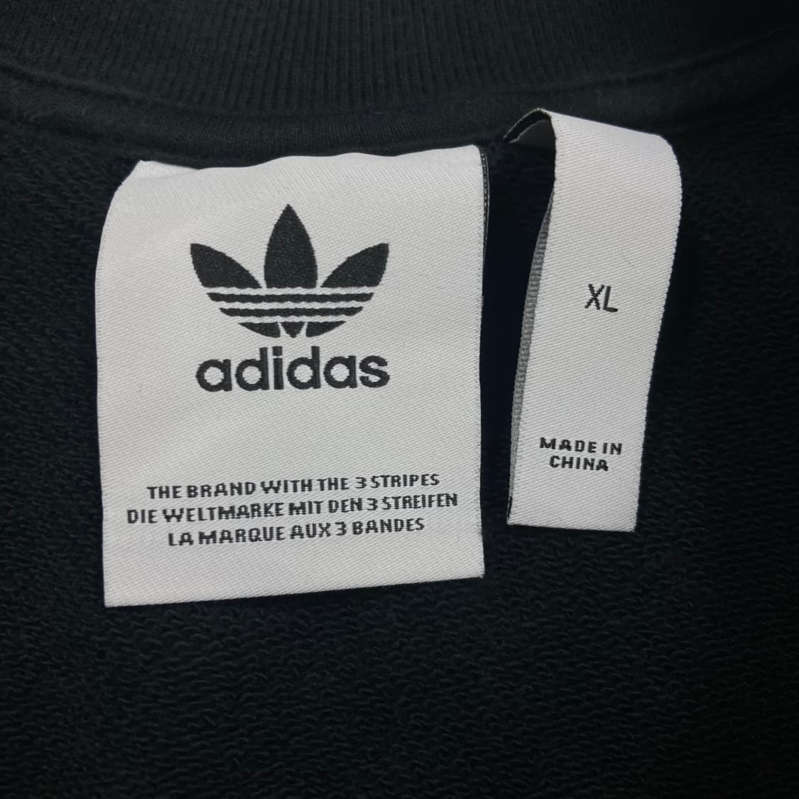 아디다스 블랙 컬러 센터 로고 맨투맨 상품이미지3