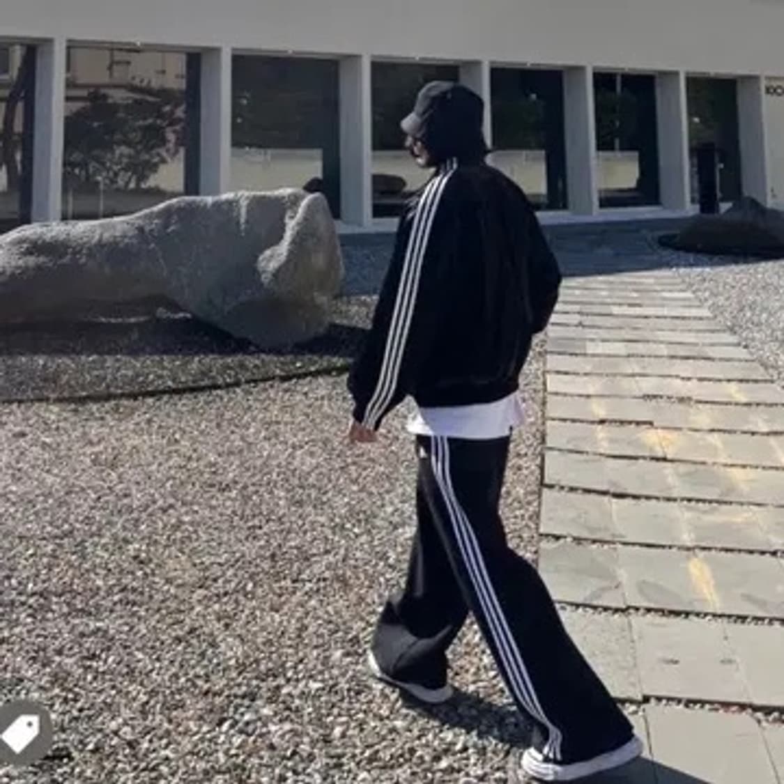 아디다스 에센셜 삼선 프렌치 테리 와이드 팬츠 블랙-HZ5747 상품이미지3