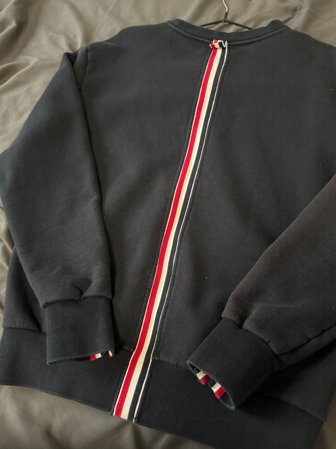 (정품) 톰브라운 백 삼선 맨투맨  상품이미지1