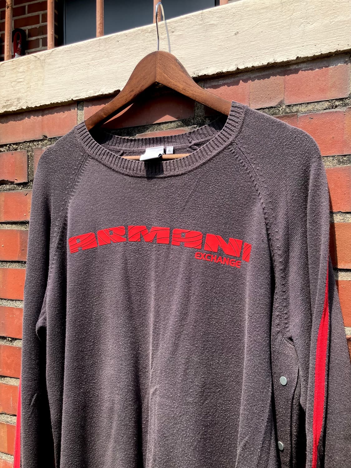 Armani Exchange 레드 로고 라인 니트 상품이미지3