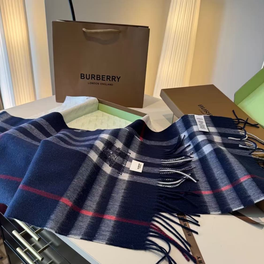 버버리숙녀 리버서블 스카프
 상품이미지5