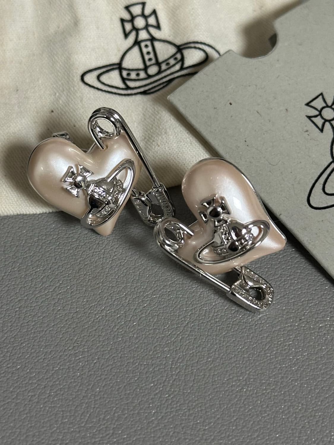 비비안웨스트우드 하트 세이프티핀 귀걸이  상품이미지1