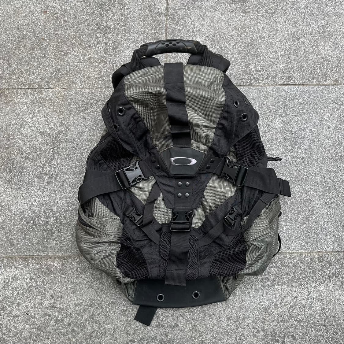 오클리 아이콘1.0 백팩 상품이미지1