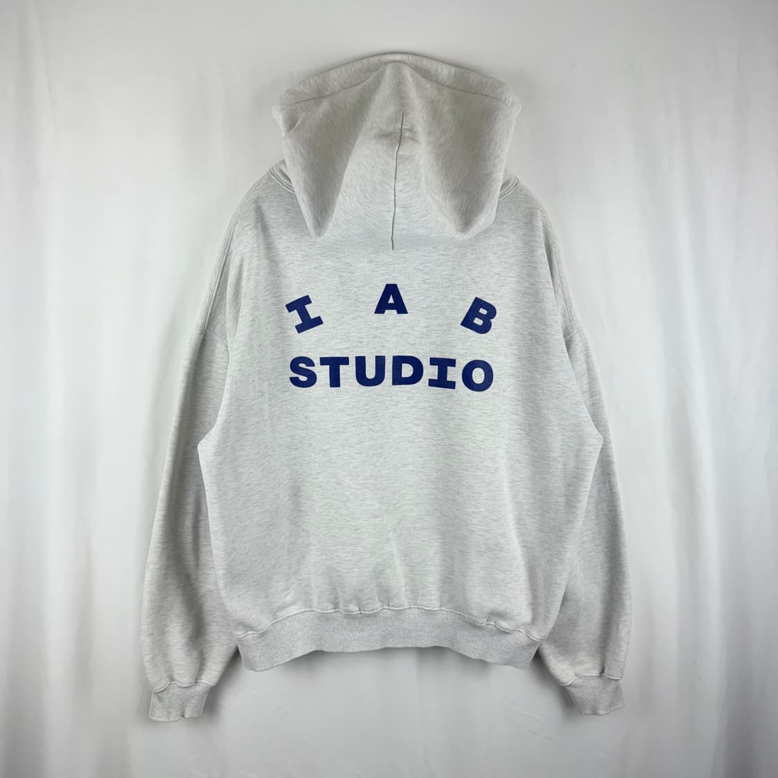 (L) 아이앱스튜디오 로고 프린팅 후드 티 라이트그레이 상품이미지8