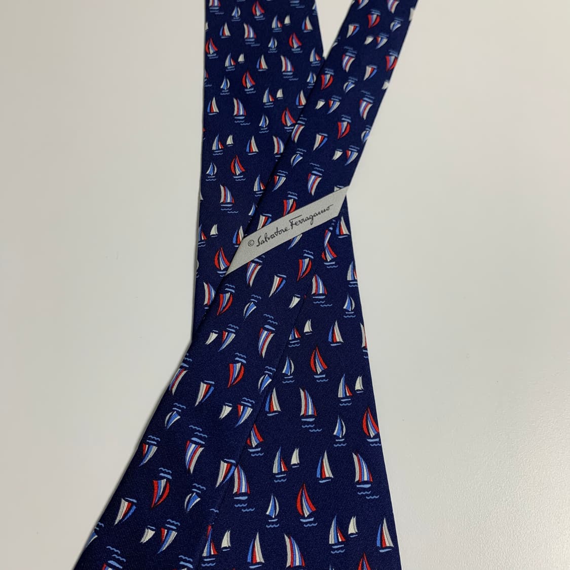살바토레 페레가모 네이비 클래식 명품넥타이 새상품급 7.8cm 상품이미지4