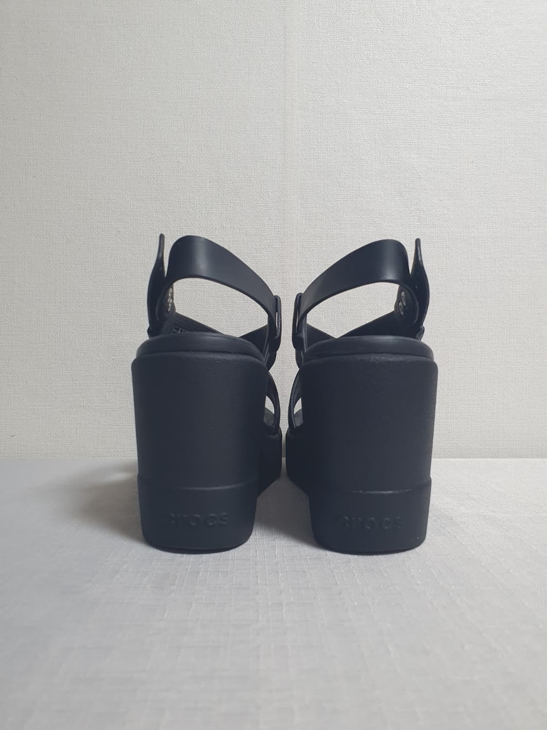 230mm 크록스 브루클린 하이 웨지 샌들 블랙 W6 상품이미지3