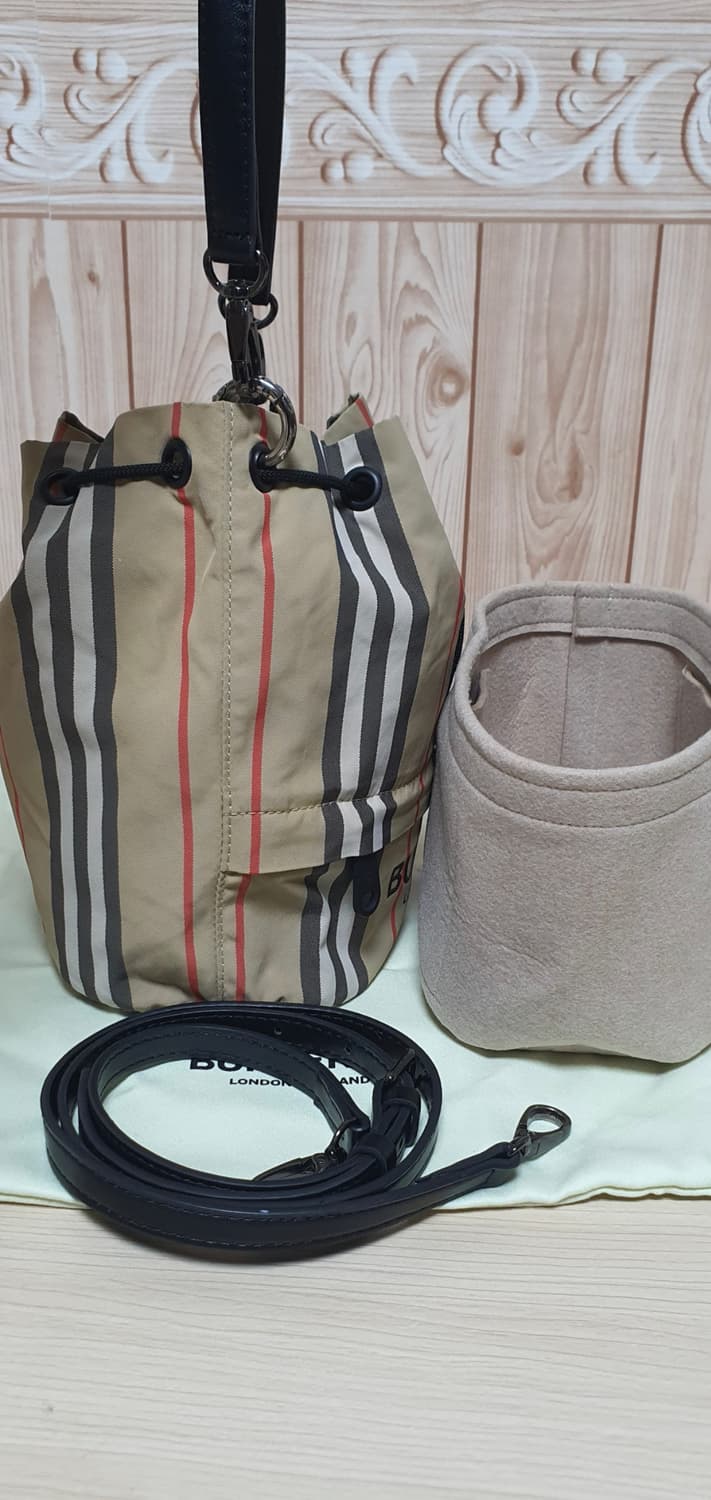 버버리 포이베 버킷백/크로스백 새상품급 정품(감정O) 상품이미지8