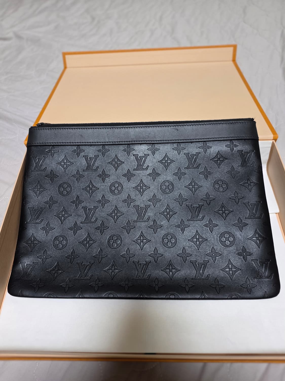 루이비통 쉐도우 포쉐트  모노그램 클러치 블랙 상품이미지4