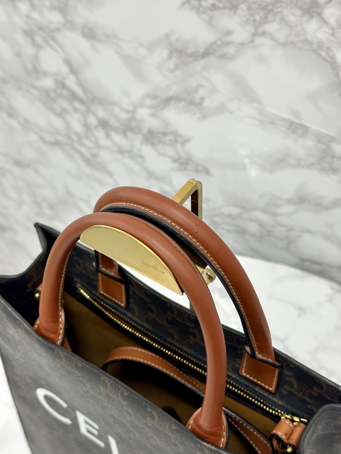 셀린느 스몰 카바스백 트리옹프 상품이미지5