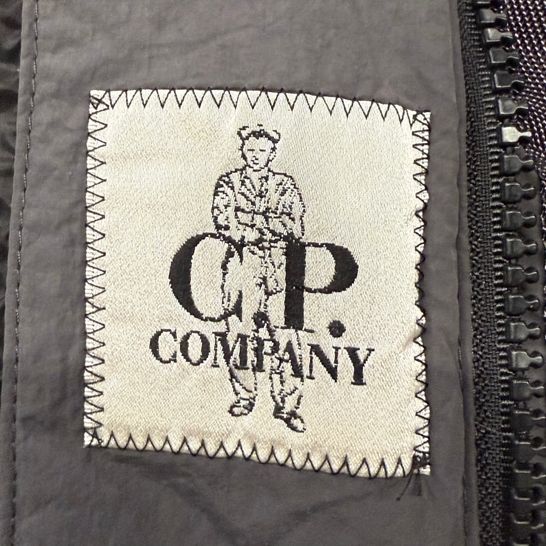 [정품/100] C.P.컴퍼니 덕다운 고글 패딩조끼 상품이미지6