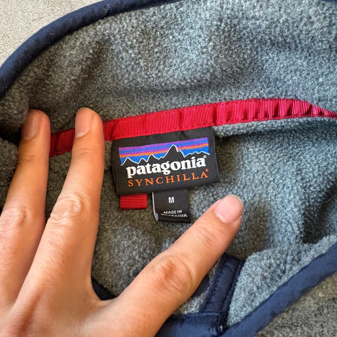 파타고니아 정품 신칠라 그레이 스냅티 상품이미지5