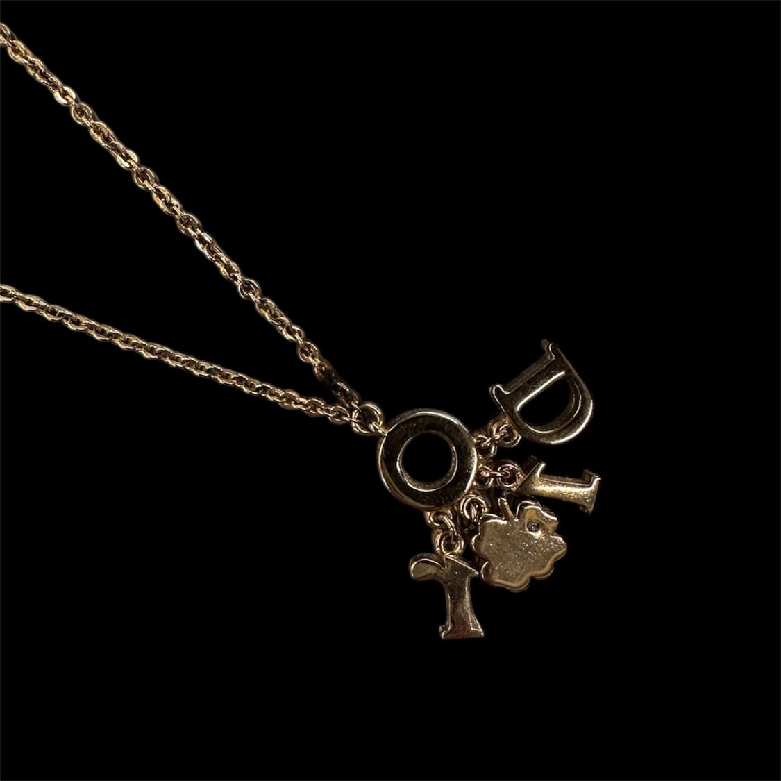 디올 크리스탈 이니셜 참 목걸이 상품이미지5