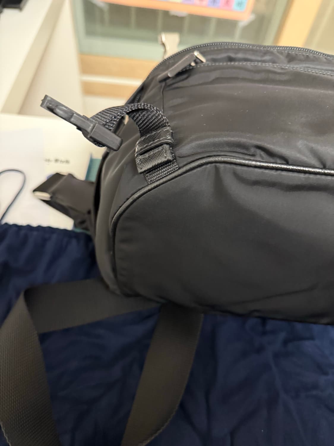 프라다 바이커백 라지 판매 상품이미지5