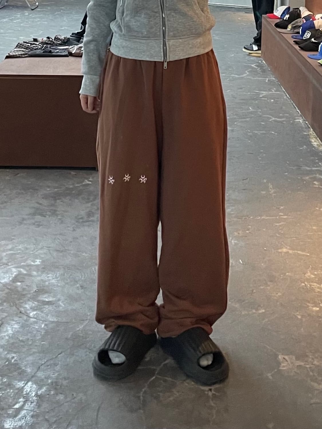 디오스피스 로고 브라운 스웻 팬츠 H1280 상품이미지1