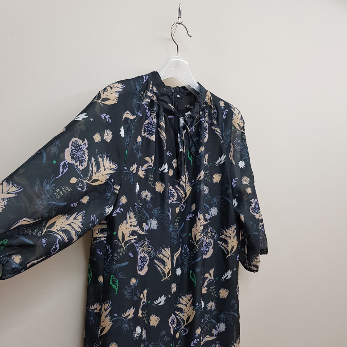 한섬 래트바이티 플로럴 쉬폰 롱 원피스 88-98-165사이즈 상품이미지3