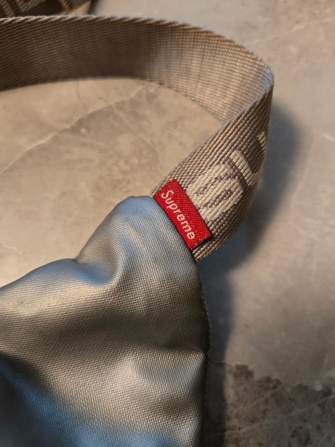 22FW 슈프림 실버 스몰 웨이스트백 상품이미지3