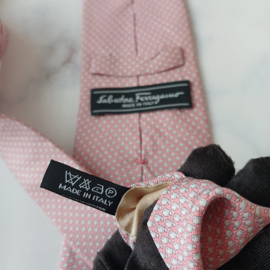 페라가모 실크 핑크 고래 패턴 넥타이 8.6cm A~B등급 A19422
 상품이미지10