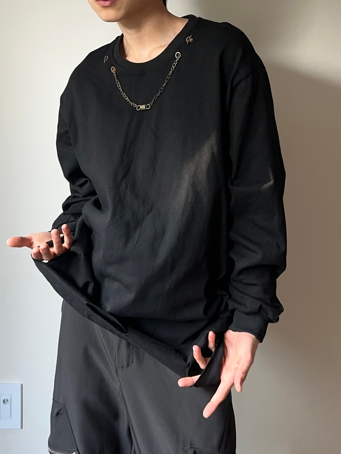 FaSHioN 체인 & 컷아웃 롱 슬리브 상품이미지2