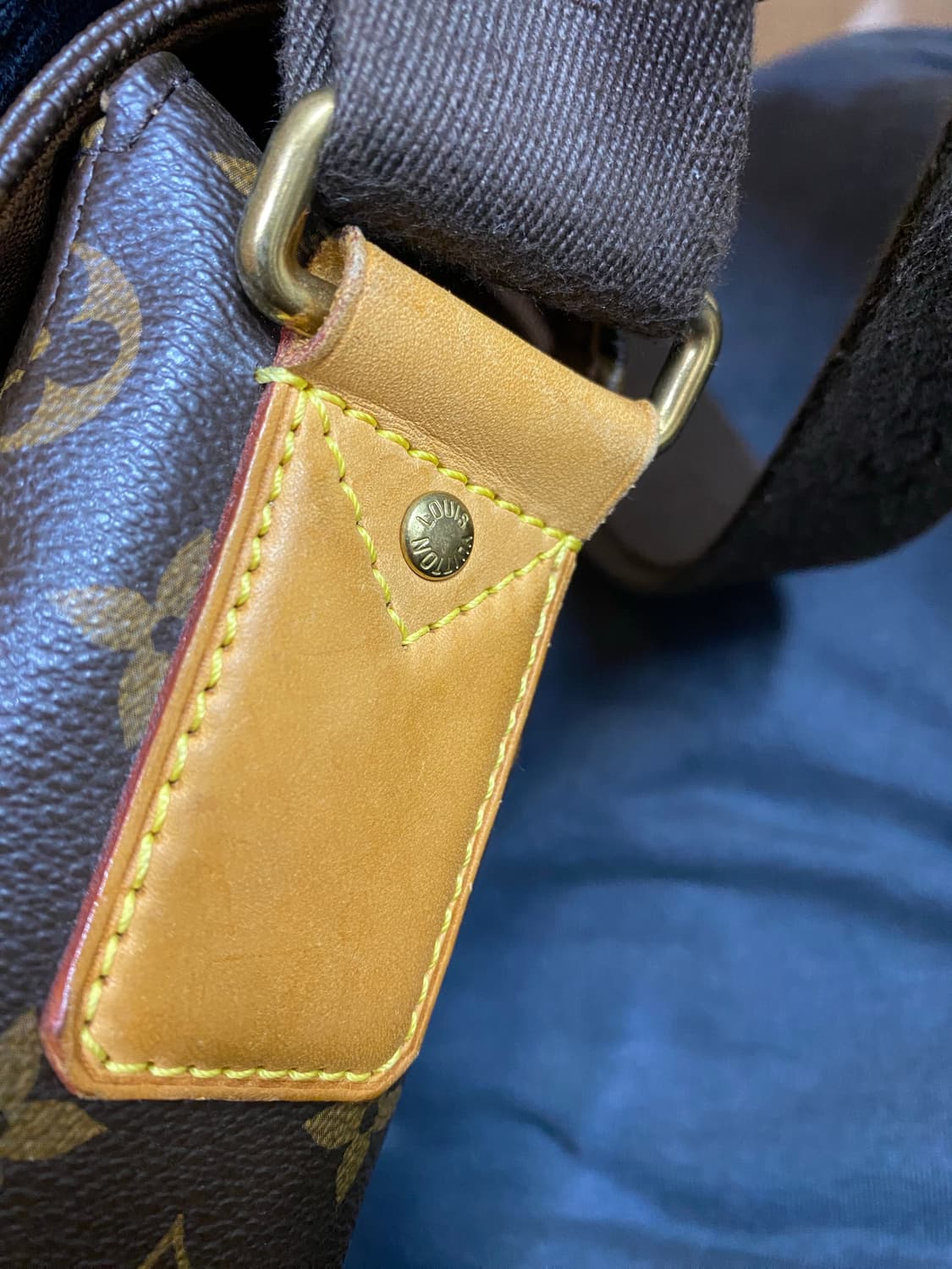 루이비통 발미 MM 크로스백 상품이미지5