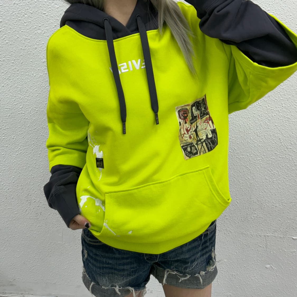 에비수 장 미쉘 바스키아 네온 레이어드 차콜 후드 L 상품이미지1