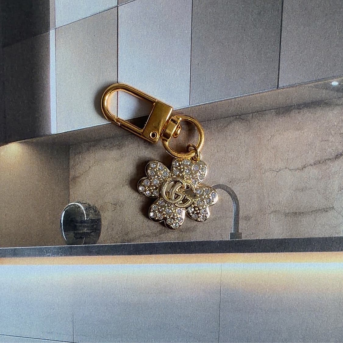 구찌 크리스탈 클로버 키링 상품이미지3