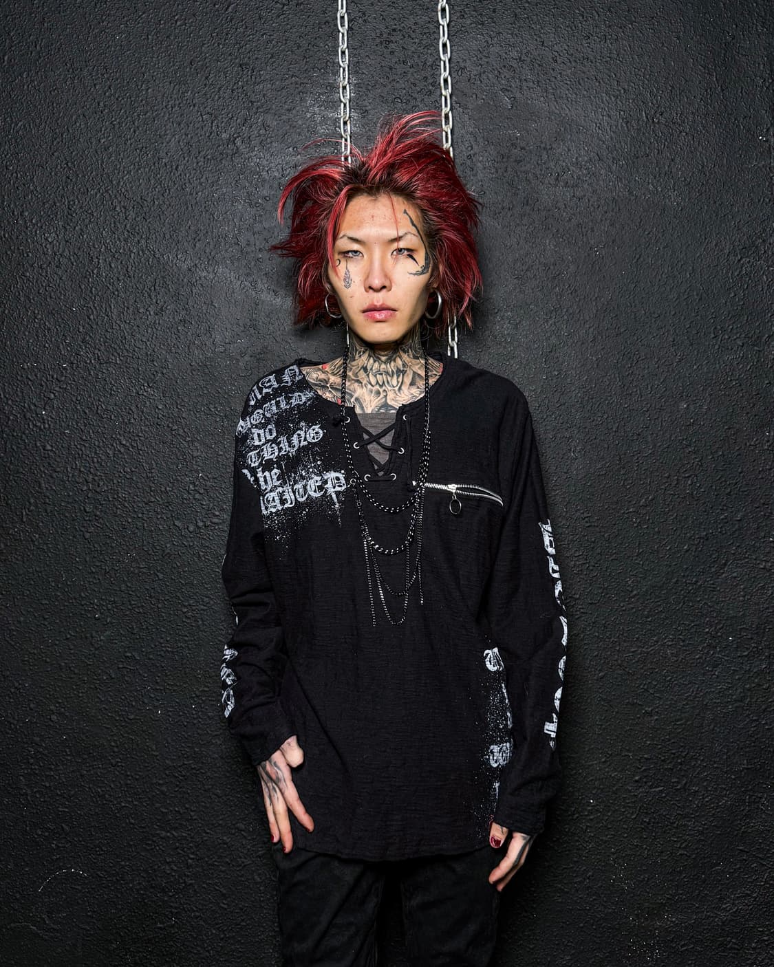 Lace-Up Graphic Long Sleeve 상품이미지1