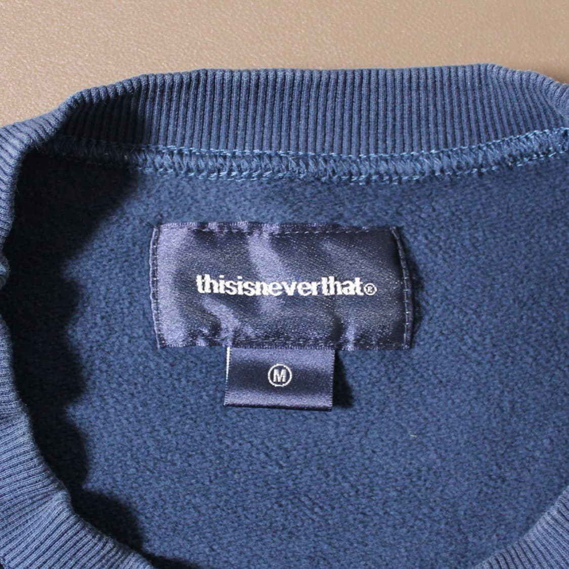 thisisneverthat® 디네뎃 기모 맨투맨 상품이미지3