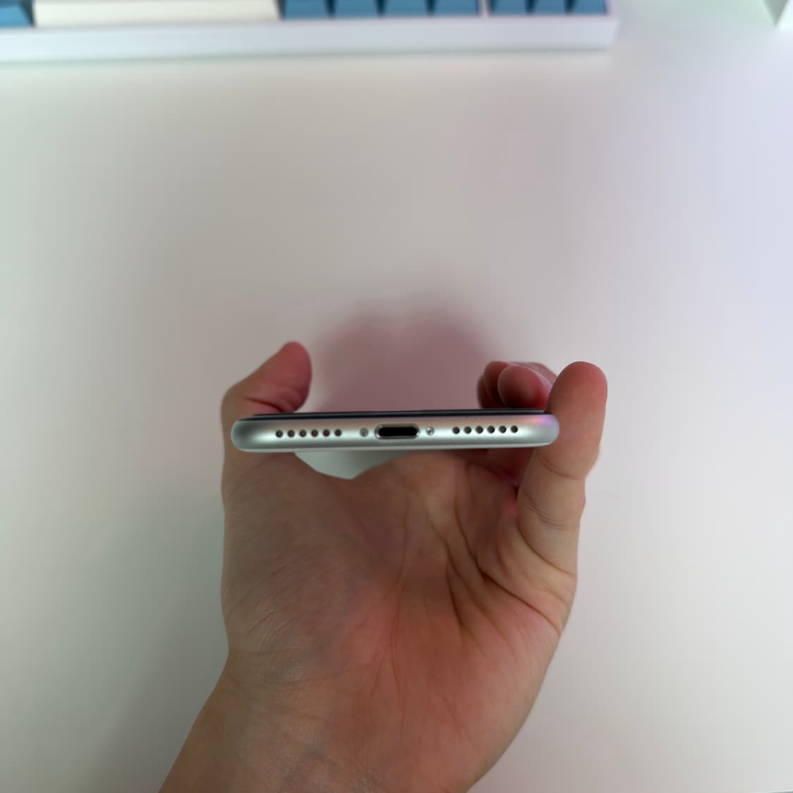 아이폰 se2 256g 화이트+정품 가죽 케이스 상품이미지4