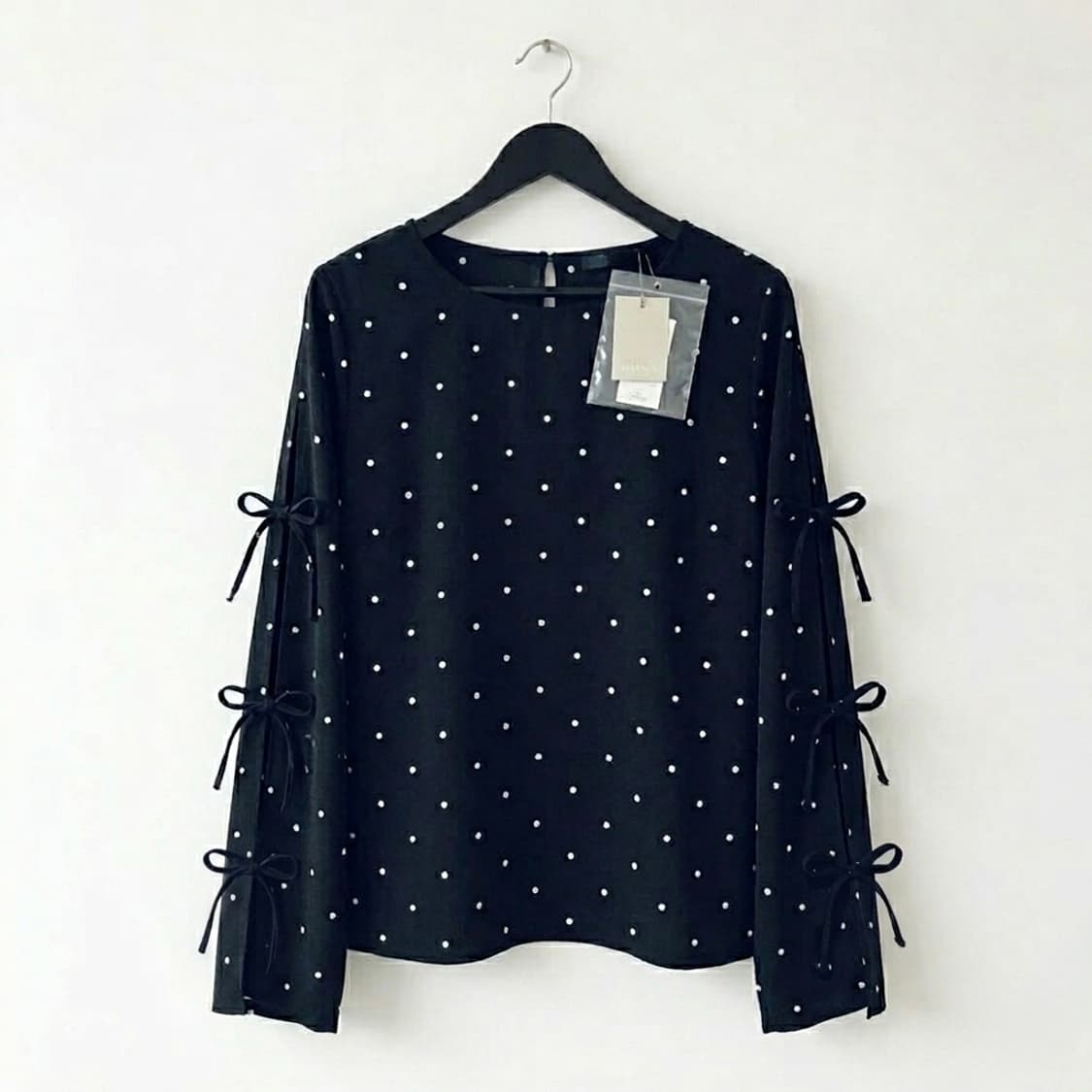 새상품) 검정 도트 리본 블라우스 상품이미지4