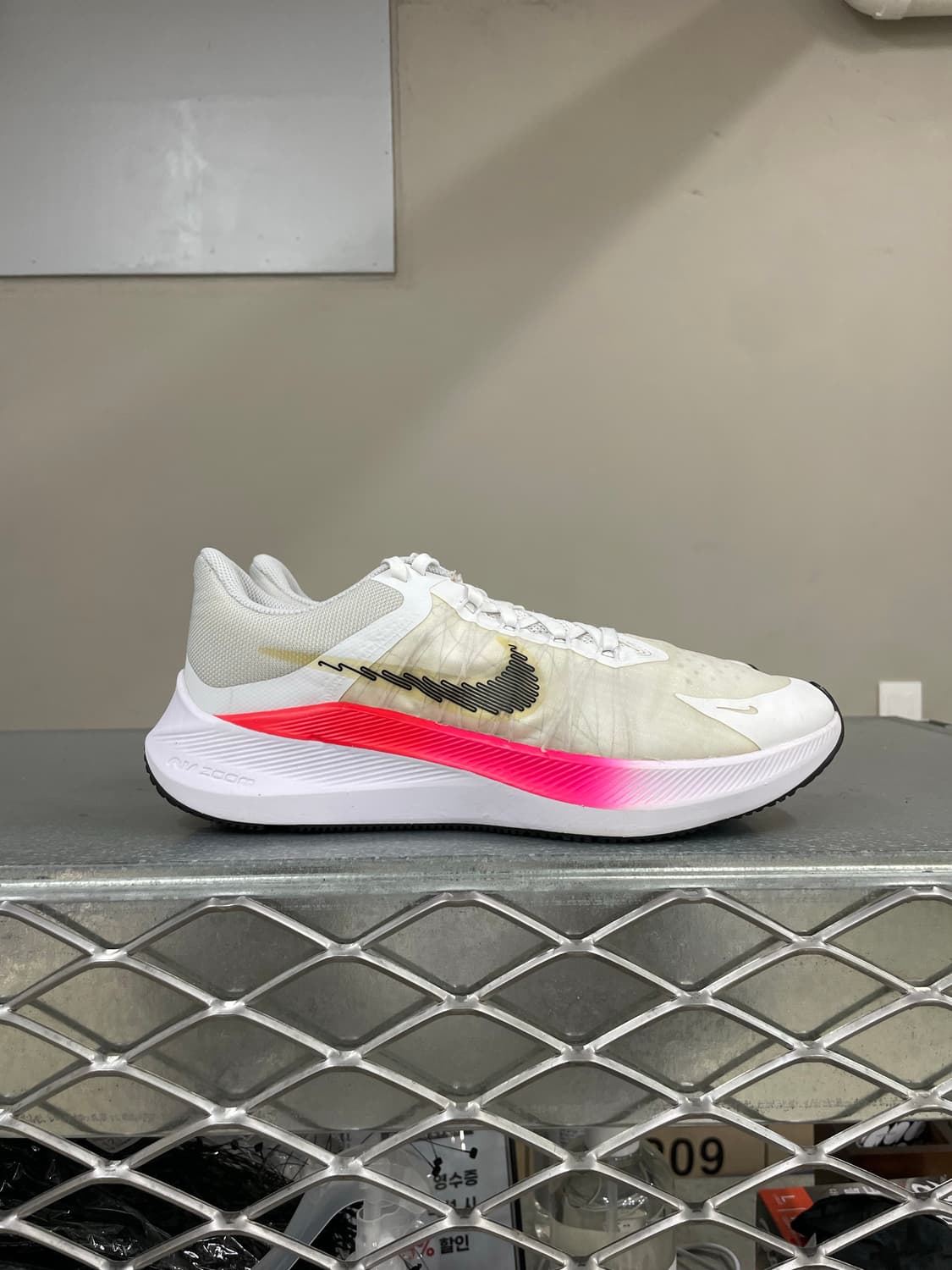 나이키 줌 윈플로 8 260 상품이미지4