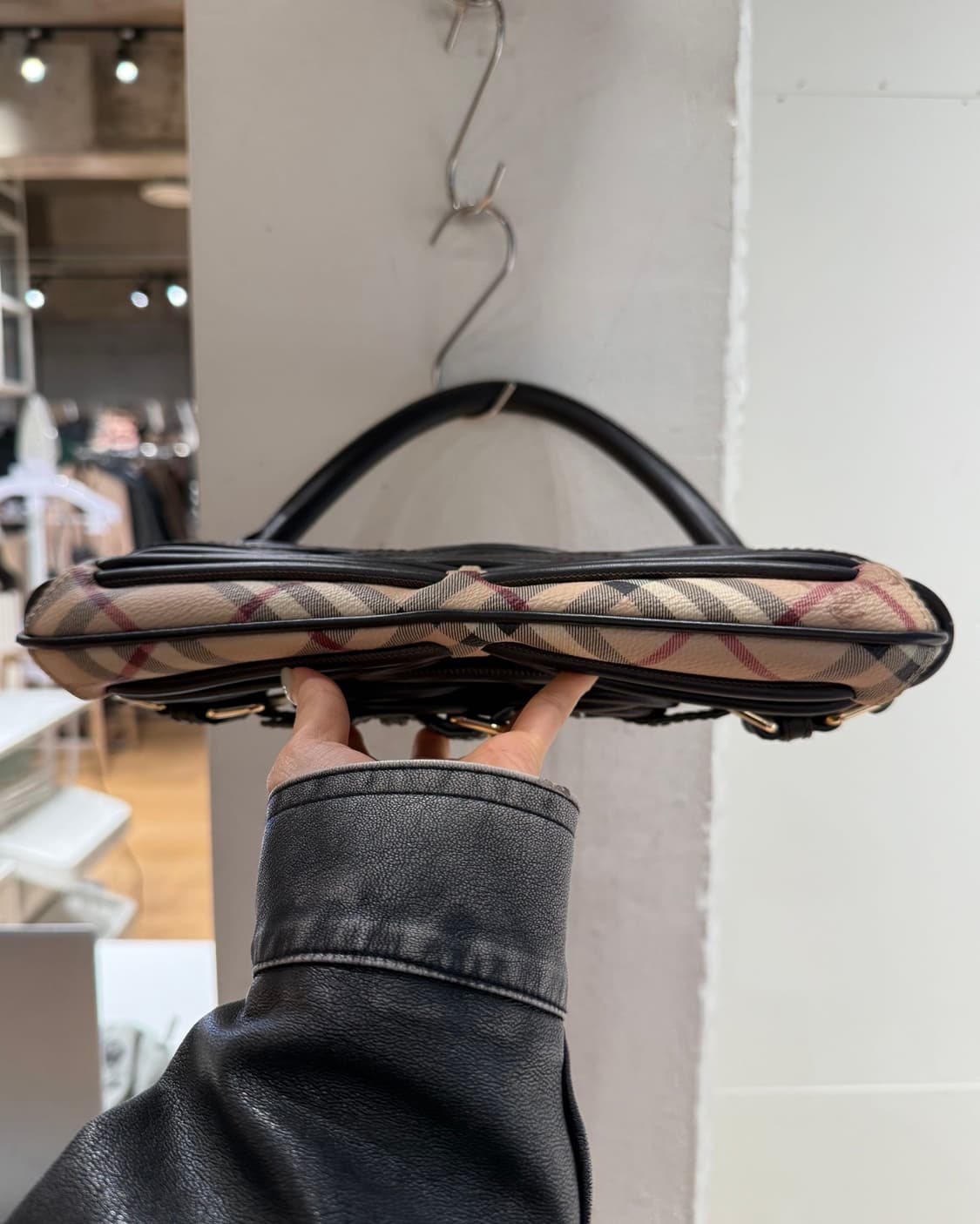 버버리 브라운 하우스 체크 숄더백  상품이미지7