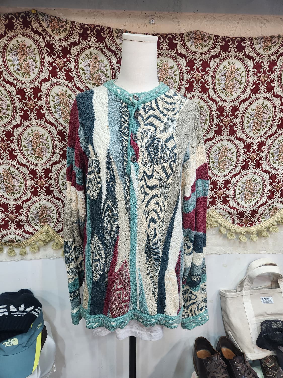 쿠지 클래식 버튼 풀집업 케이블니트
​
Coogi 상품이미지1