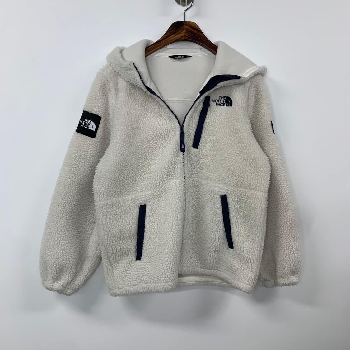 노스페이스 신형 화이트 쉐르파 후드 자켓 상품이미지2