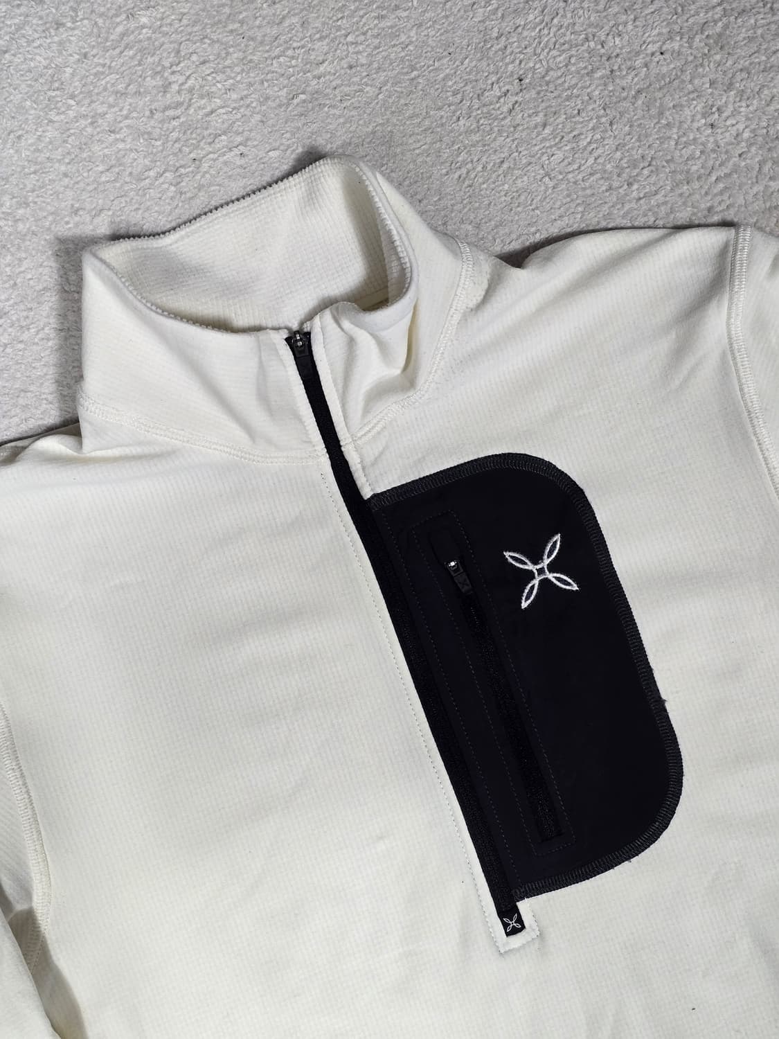 몬츄라 화이트 하프집업 포켓 스웨트셔츠 M사이즈 상품이미지2