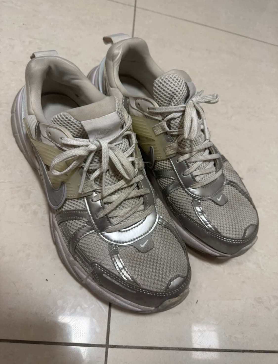 나이키 V2K 런 메탈릭 실버 화이트 280 상품이미지1