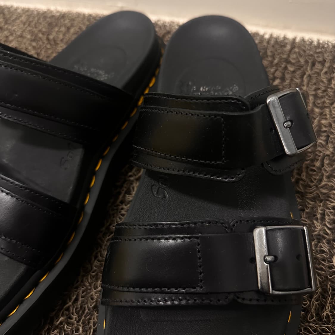 닥터마틴 마일즈 가죽 버클 샌들 블랙 270 상품이미지4