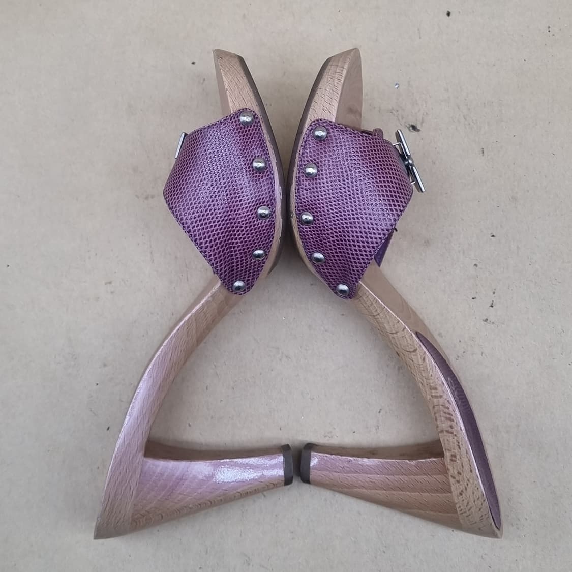 페라가모 여성 샌들 힐7B 240 상품이미지5