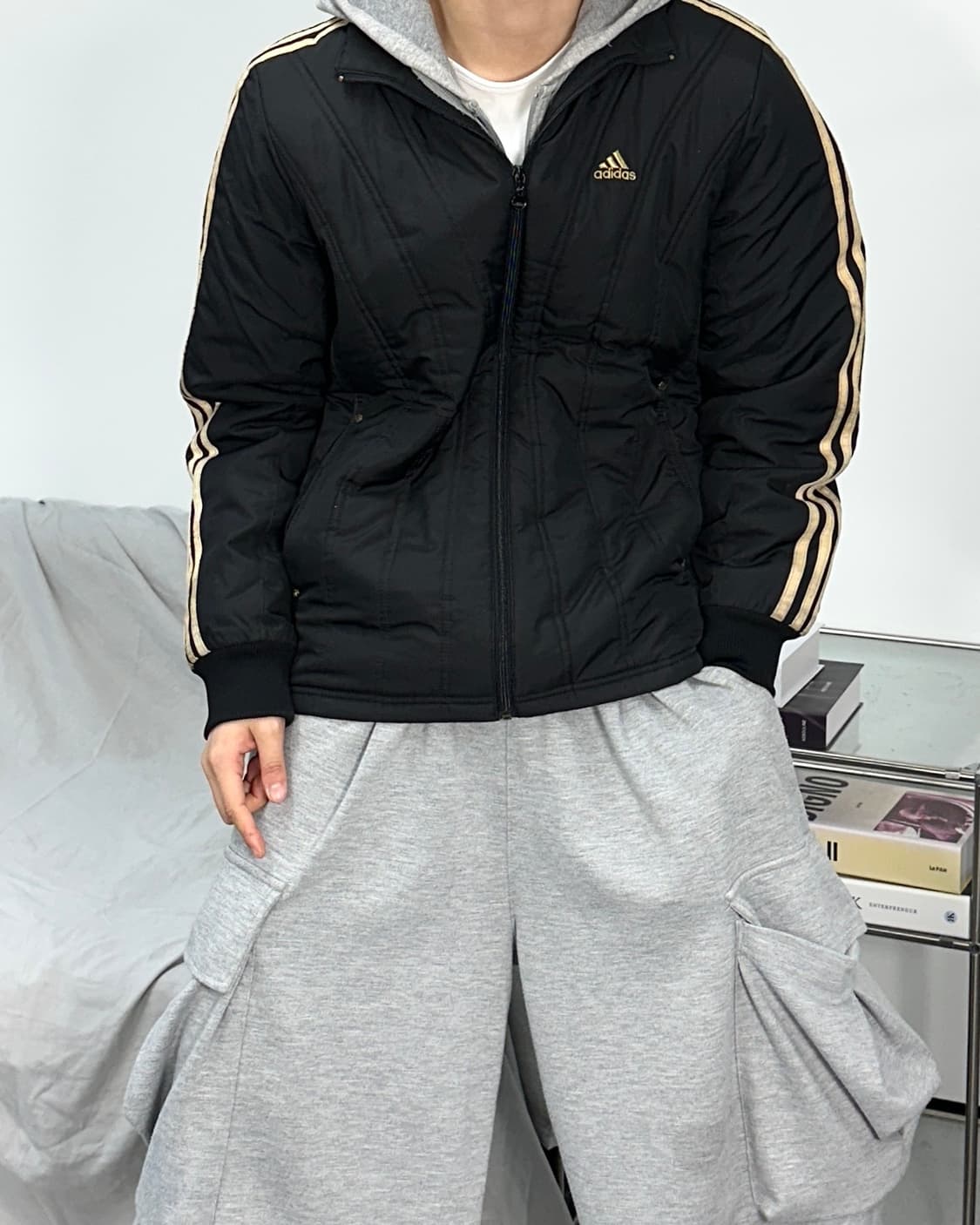 아디다스 블랙 골드 퀄팅 경량 자켓 L 상품이미지2